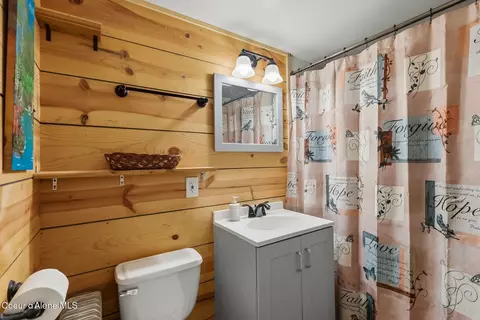 Bath - 28 Whiskey Jack Rd, Sandpoint, ID 83864 photo 2 of 2
