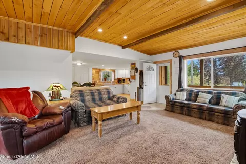 Living - 28 Whiskey Jack Rd, Sandpoint, ID 83864 photo 2 of 3