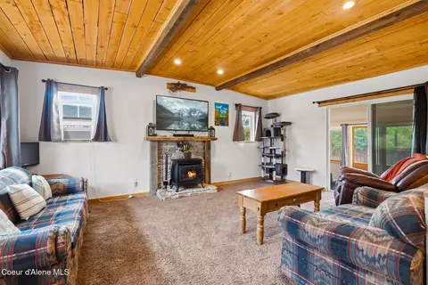 Living - 28 Whiskey Jack Rd, Sandpoint, ID 83864 photo 1 of 3