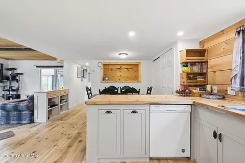 Kitchen - 28 Whiskey Jack Rd, Sandpoint, ID 83864 photo 2 of 2