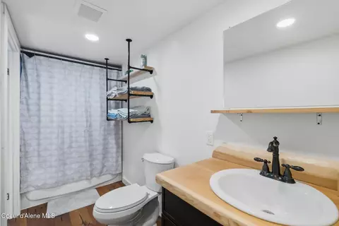 Bath - 28 Whiskey Jack Rd, Sandpoint, ID 83864 photo 1 of 2
