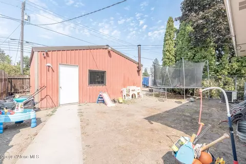 Exterior - 701 E Bismark Ave, Spokane, WA 99208 photo 3 of 8