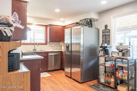 Kitchen - 701 E Bismark Ave, Spokane, WA 99208 photo 2 of 2