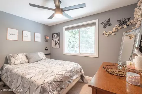 Bedroom - 701 E Bismark Ave, Spokane, WA 99208 photo 3 of 5