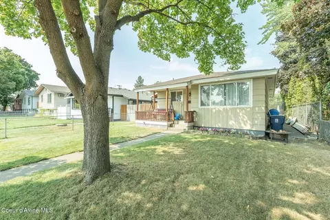 Exterior - 701 E Bismark Ave, Spokane, WA 99208 photo 7 of 8