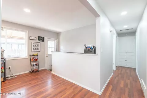 Entry Way - 701 E Bismark Ave, Spokane, WA 99208 photo 1 of 1