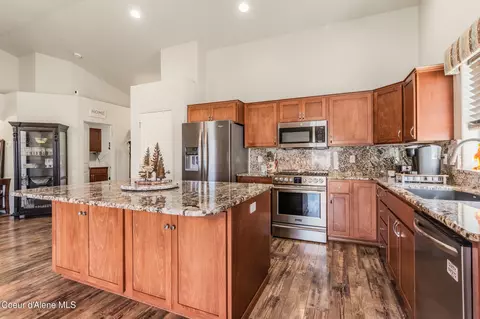 Kitchen - 2642 E Thrush Dr, Post Falls, ID 83854 photo 3 of 4
