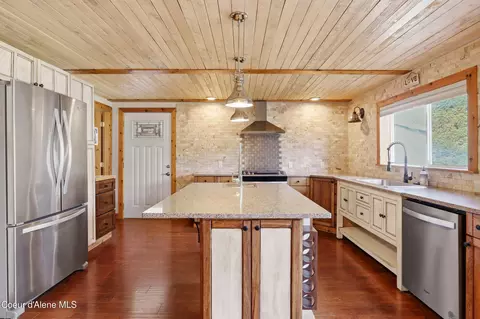 Kitchen - 1909 E Meadow Ln, Post Falls, ID 83854 photo 2 of 3