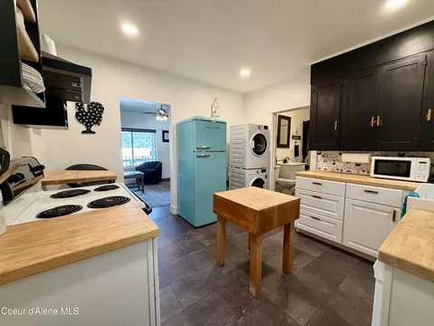 Kitchen - 323 W Park Ave, Kellogg, ID 83837 photo 2 of 4