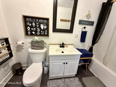 Bath - 323 W Park Ave, Kellogg, ID 83837 photo 3 of 3