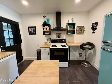 Kitchen - 323 W Park Ave, Kellogg, ID 83837 photo 3 of 4