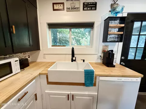 Kitchen - 323 W Park Ave, Kellogg, ID 83837 photo 4 of 4