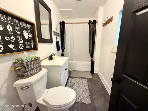 Bath - 323 W Park Ave, Kellogg, ID 83837 photo 1 of 3