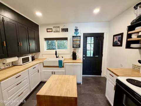 Kitchen - 323 W Park Ave, Kellogg, ID 83837 photo 1 of 4