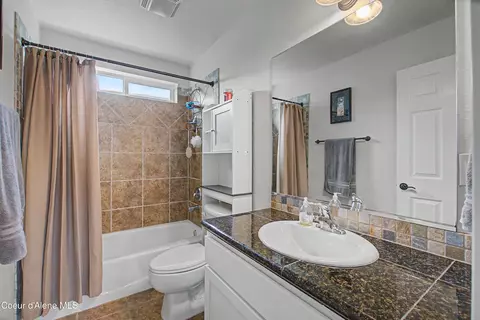 Bath - 224 Pomrankey Ln, Dover, ID 83825 photo 2 of 3
