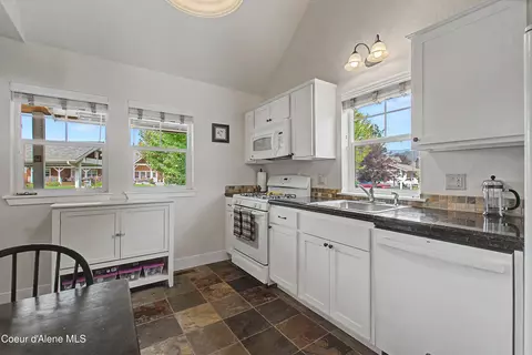 Kitchen - 224 Pomrankey Ln, Dover, ID 83825 photo 2 of 2