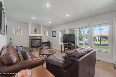 Living - 224 Pomrankey Ln, Dover, ID 83825 photo 1 of 2
