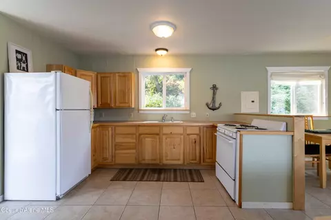Kitchen - 8169 E Bridger Trl, Harrison, ID 83833 photo 1 of 2