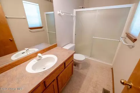 Bath - 645 E Bogie Dr, Post Falls, ID 83854 photo 2 of 2