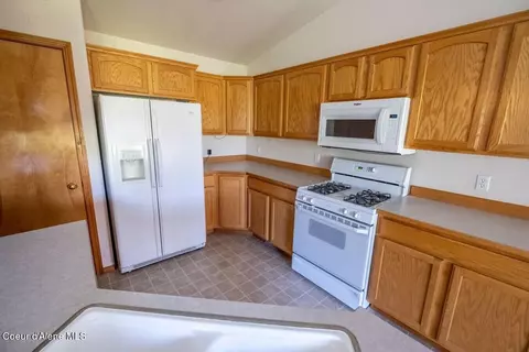 Kitchen - 645 E Bogie Dr, Post Falls, ID 83854 photo 1 of 3