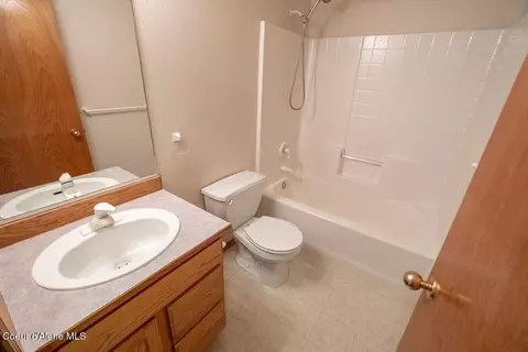 Bath - 645 E Bogie Dr, Post Falls, ID 83854 photo 1 of 2
