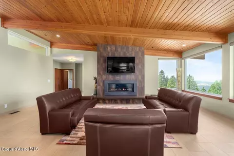 Living - 1035 S Valleyview Rd, Post Falls, ID 83854 photo 7 of 11