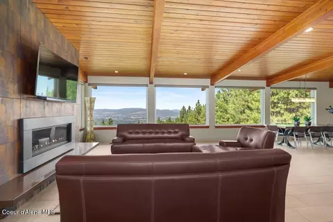 Living - 1035 S Valleyview Rd, Post Falls, ID 83854 photo 6 of 11