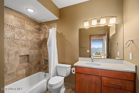 Bath - 1035 S Valleyview Rd, Post Falls, ID 83854 photo 5 of 11