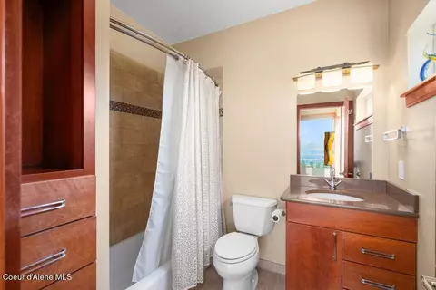 Bath - 1035 S Valleyview Rd, Post Falls, ID 83854 photo 8 of 11
