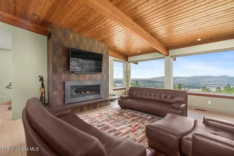 Living - 1035 S Valleyview Rd, Post Falls, ID 83854 photo 8 of 11