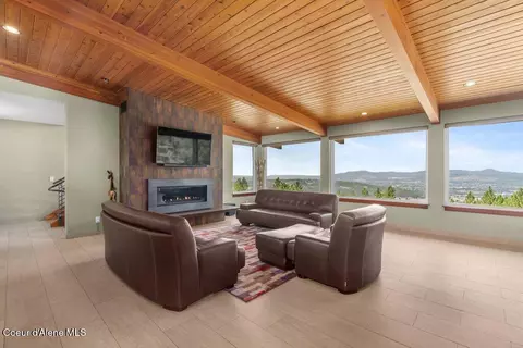 Living - 1035 S Valleyview Rd, Post Falls, ID 83854 photo 2 of 11
