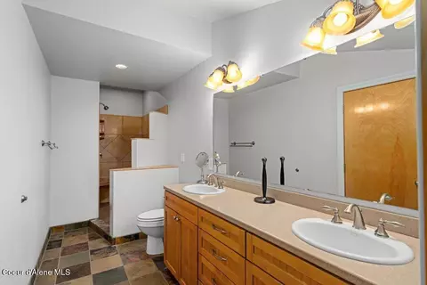 Bath - 1035 S Valleyview Rd, Post Falls, ID 83854 photo 3 of 11
