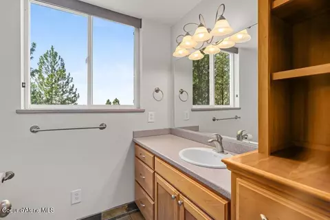 Bath - 1035 S Valleyview Rd, Post Falls, ID 83854 photo 7 of 11