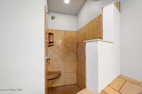 Bath - 1035 S Valleyview Rd, Post Falls, ID 83854 photo 4 of 11
