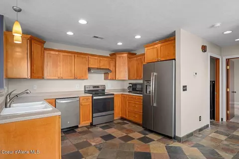 Kitchen - 1035 S Valleyview Rd, Post Falls, ID 83854 photo 3 of 8