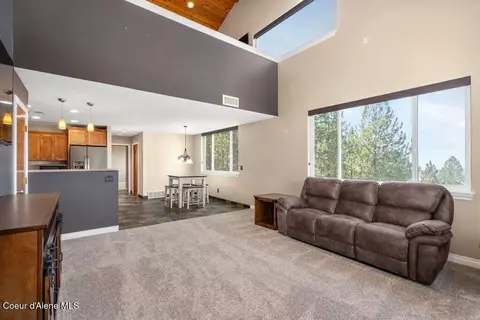 Living - 1035 S Valleyview Rd, Post Falls, ID 83854 photo 3 of 11