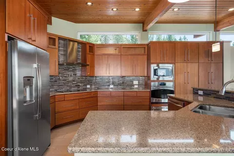 Kitchen - 1035 S Valleyview Rd, Post Falls, ID 83854 photo 7 of 8
