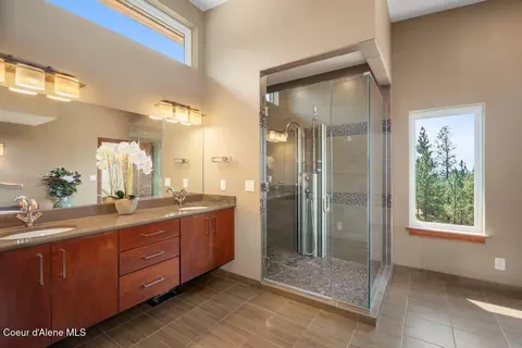 Bath - 1035 S Valleyview Rd, Post Falls, ID 83854 photo 2 of 11