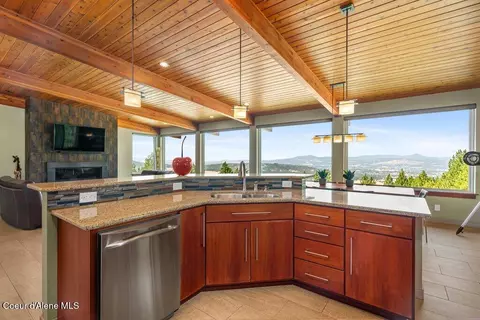 Kitchen - 1035 S Valleyview Rd, Post Falls, ID 83854 photo 4 of 8