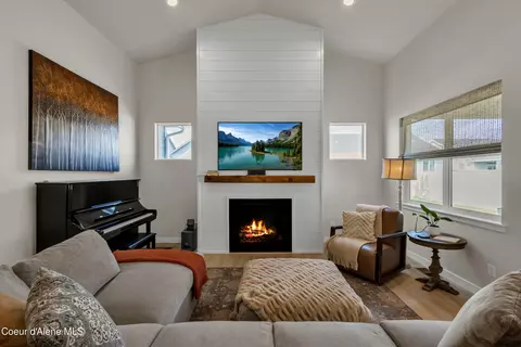 Living - 4477 E Corsac Fox Ave, Post Falls, ID 83854 photo 5 of 5