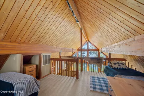 Bedroom - 3665 E Ogara Rd, Harrison, ID 83833 photo 4 of 9