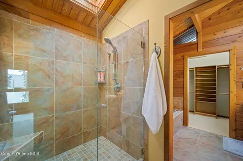 Bath - 3665 E Ogara Rd, Harrison, ID 83833 photo 4 of 8