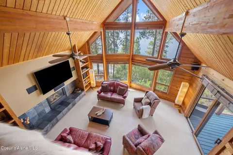 Living - 3665 E Ogara Rd, Harrison, ID 83833 photo 4 of 6