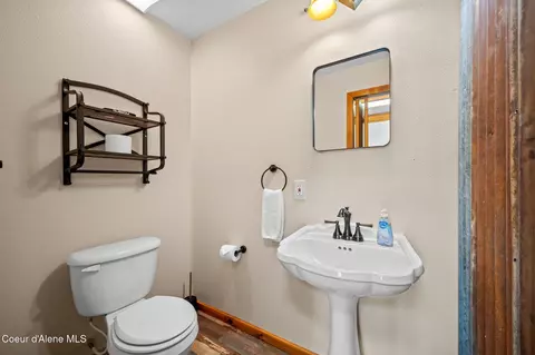 Bath - 3665 E Ogara Rd, Harrison, ID 83833 photo 7 of 8