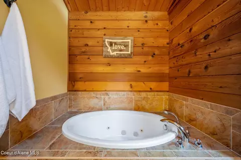 Bath - 3665 E Ogara Rd, Harrison, ID 83833 photo 5 of 8