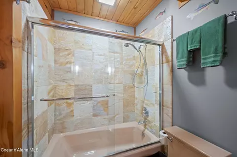 Bath - 3665 E Ogara Rd, Harrison, ID 83833 photo 2 of 8