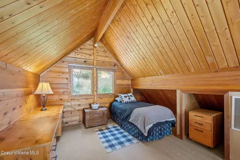 Bedroom - 3665 E Ogara Rd, Harrison, ID 83833 photo 3 of 9