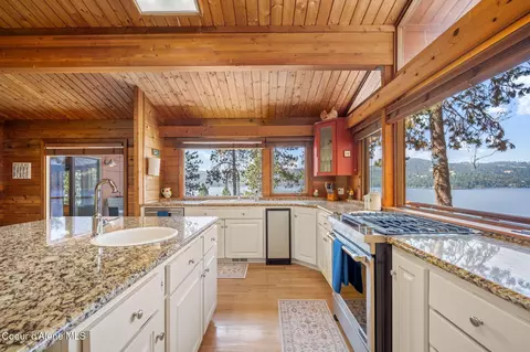 Kitchen - 3665 E Ogara Rd, Harrison, ID 83833 photo 2 of 6
