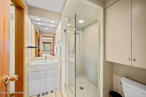 Bath - 3665 E Ogara Rd, Harrison, ID 83833 photo 8 of 8
