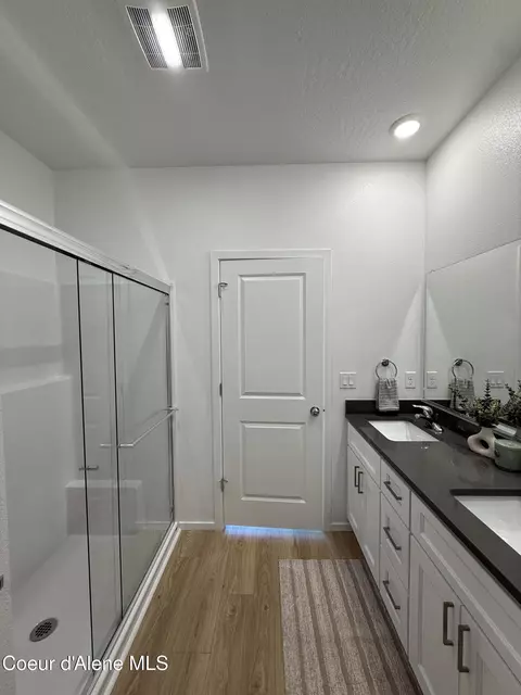 Bath - 5302 E Antares Ln, Post Falls, ID 83854 photo 2 of 4